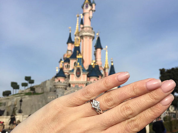 How To Take The Perfect Engagement Ring Selfie