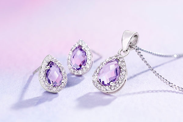 Matching Jewellery To Wow